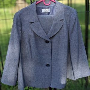 Classic grey Le Suit skirt suit